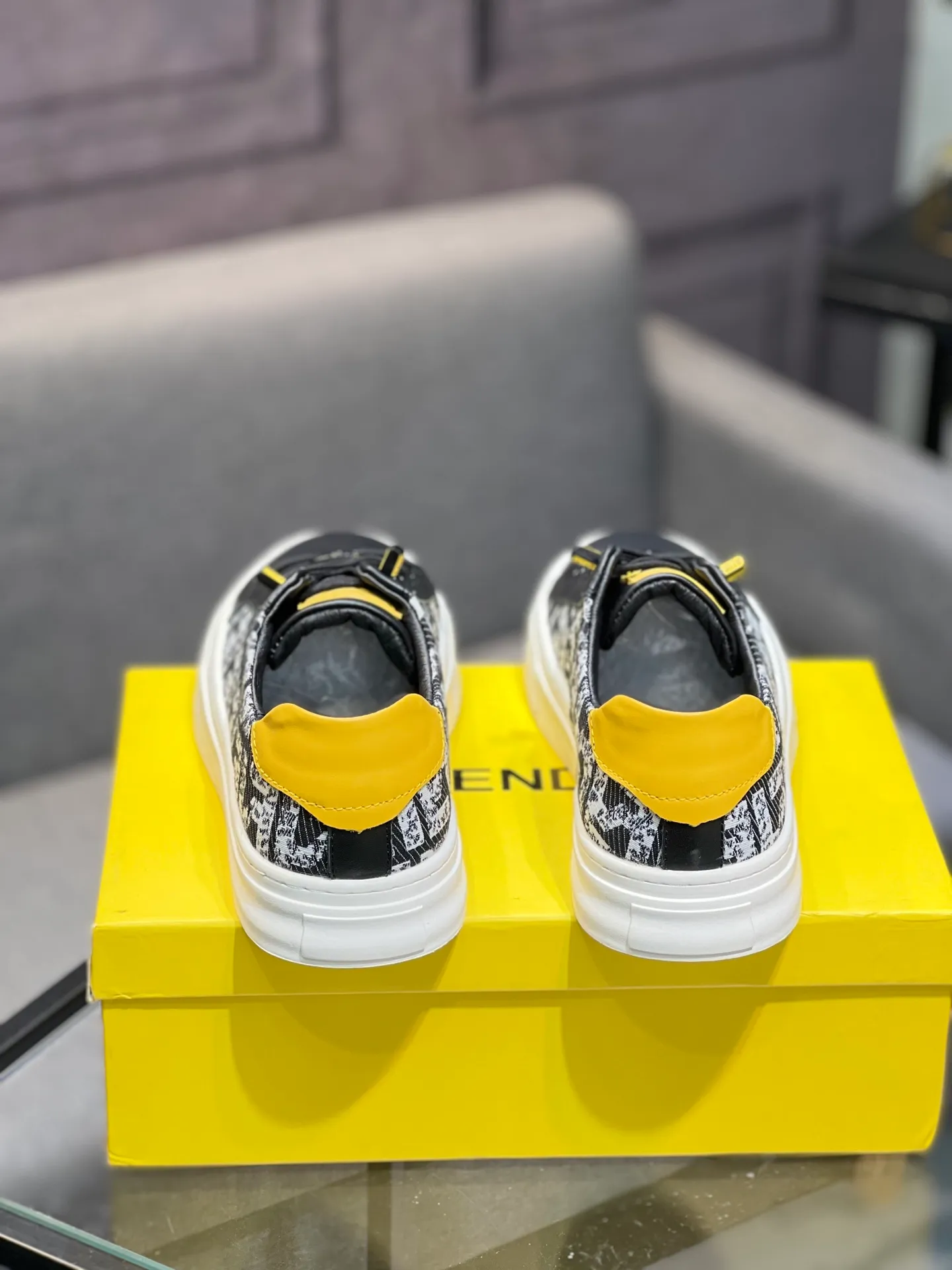 Men's men's shoes 💰400 [FENDI] Spring and Autumn new style 🙈original replica! Reproduced from the original 💯, the workmanship is top-notch, 💪💪💪 cowhide leather upper ➕ genuine leather feet, 👻 suitable for all kinds of travel! Number of yards 38-44